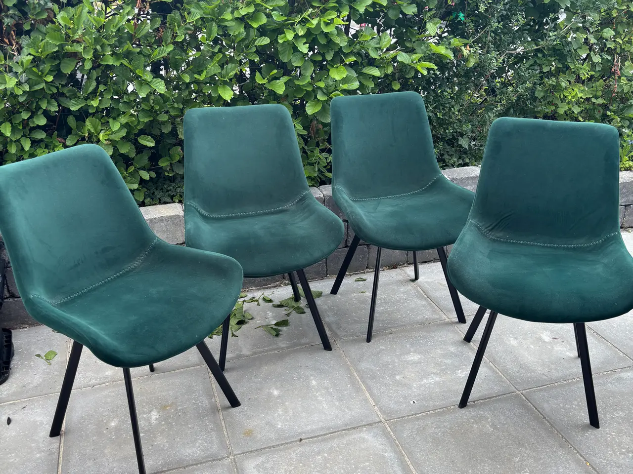 Billede 1 - Spisebordsstole i grøn velour . Samlet 500kr