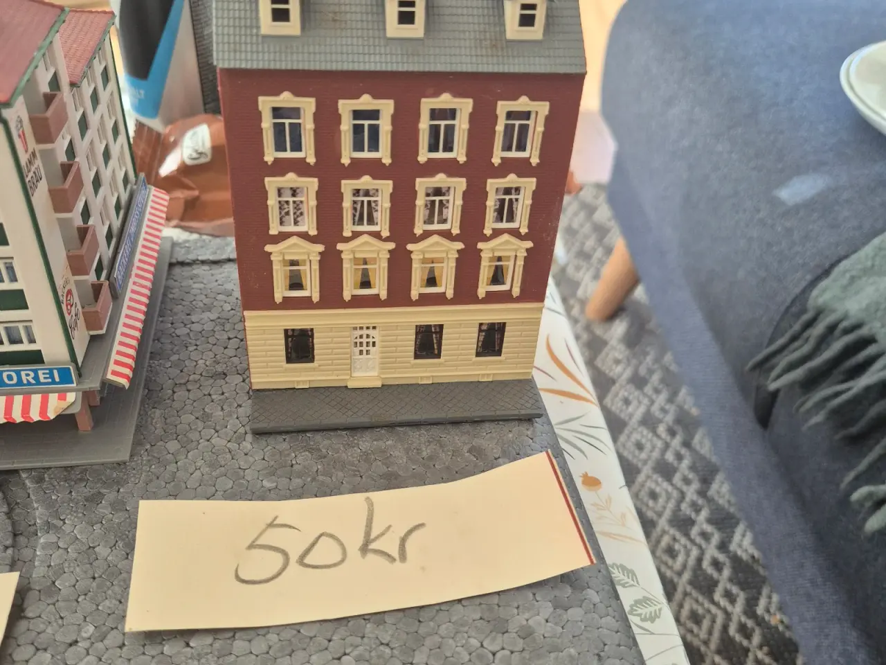Billede 6 - Forskellige modelhuse og 1 lokomotiv
