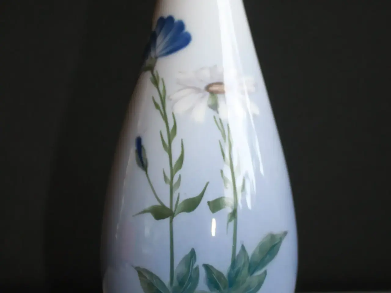 Billede 2 - Vase med blomster fra Royal Copenhagen 500 kr.