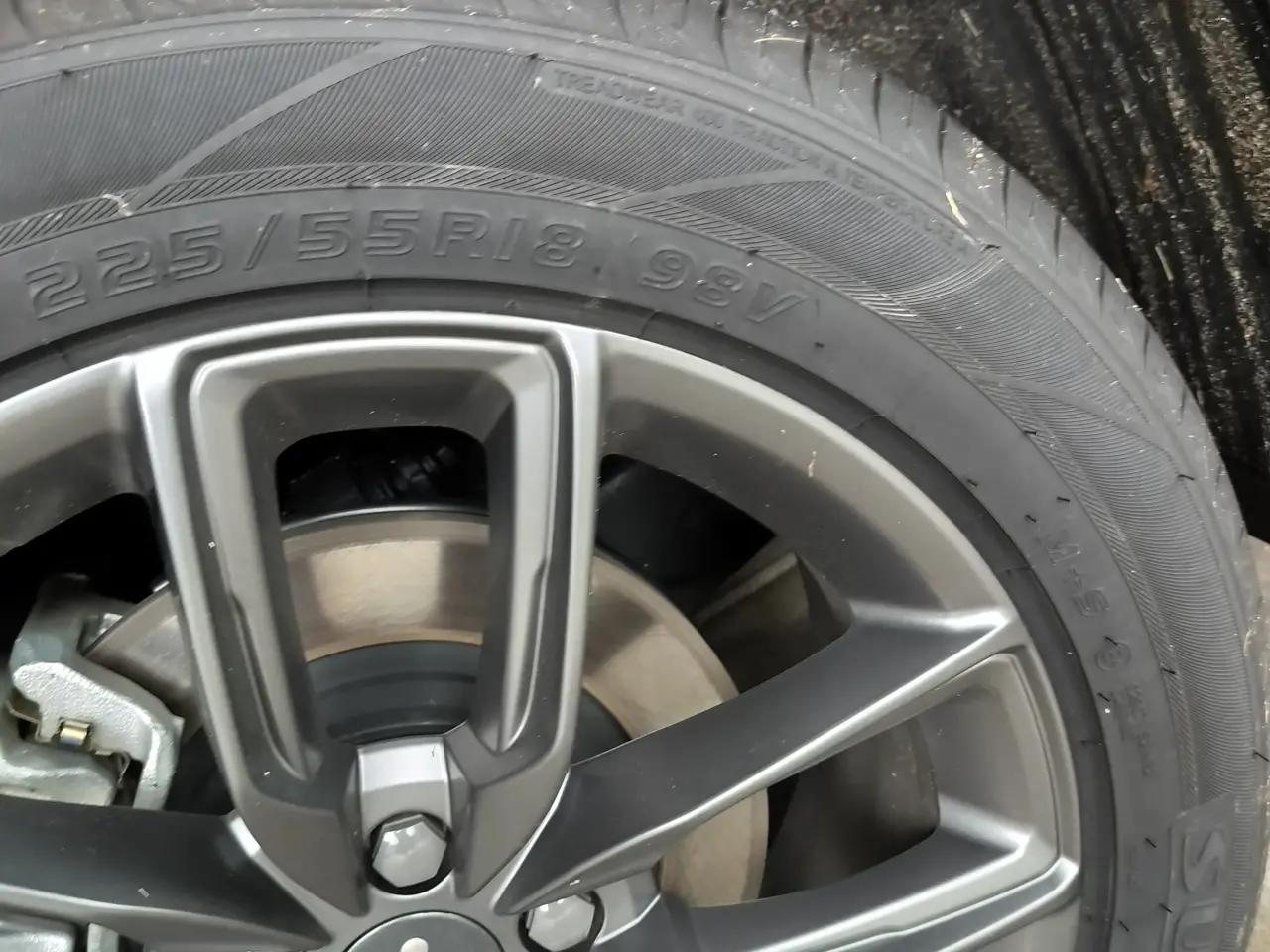 Billede 1 - Næsten nye sommerdæk 225 / 55 / R18 kørt 1000 km