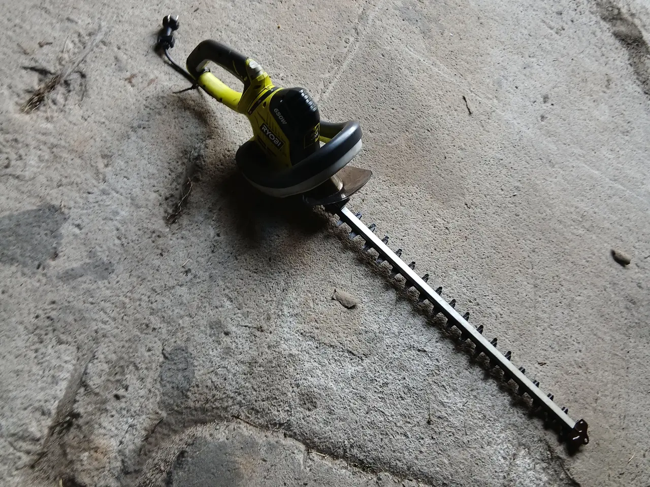 Billede 1 - Kraftig Ryobi 650W elektrisk hækkeklip