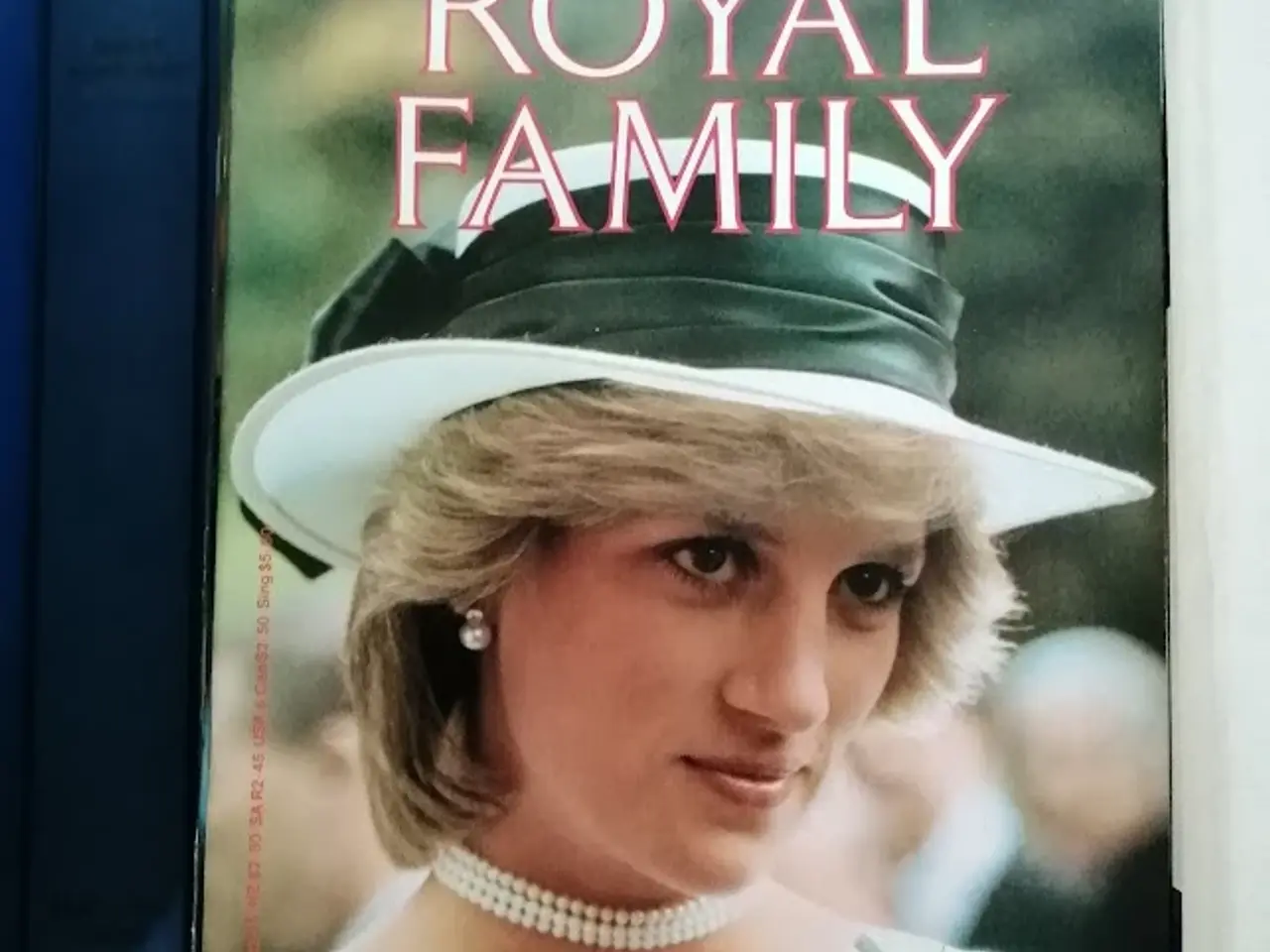 Billede 2 - Bøger og blade, Smukke The Royal Family Samleblade