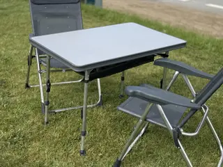 Crespo campingbord + 2 luksus campingstole + opbev