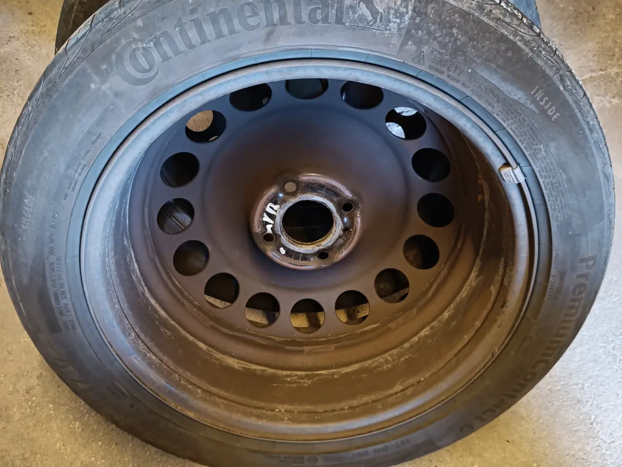 Billede 2 - Sommerdæk på fælge: 225/50R17