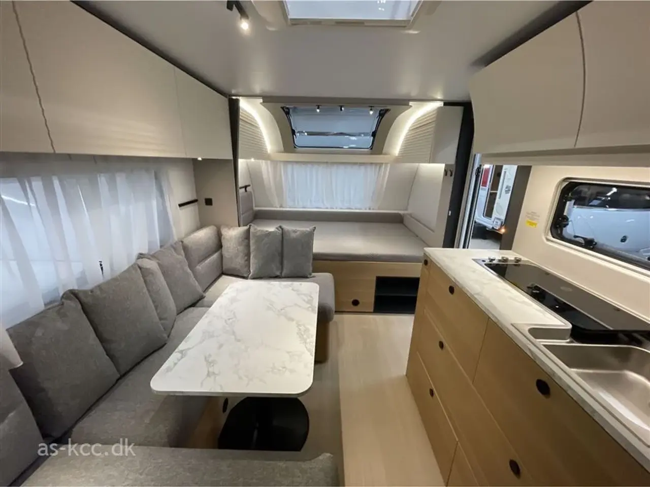Billede 11 - 2026 - Adria Adora 573 PT   Adria Adora 573 PT Nyhed årg. 2026  6/7 sovepladser. 2000 kg totalvægt kan vejes ned. Vario gasvarme.