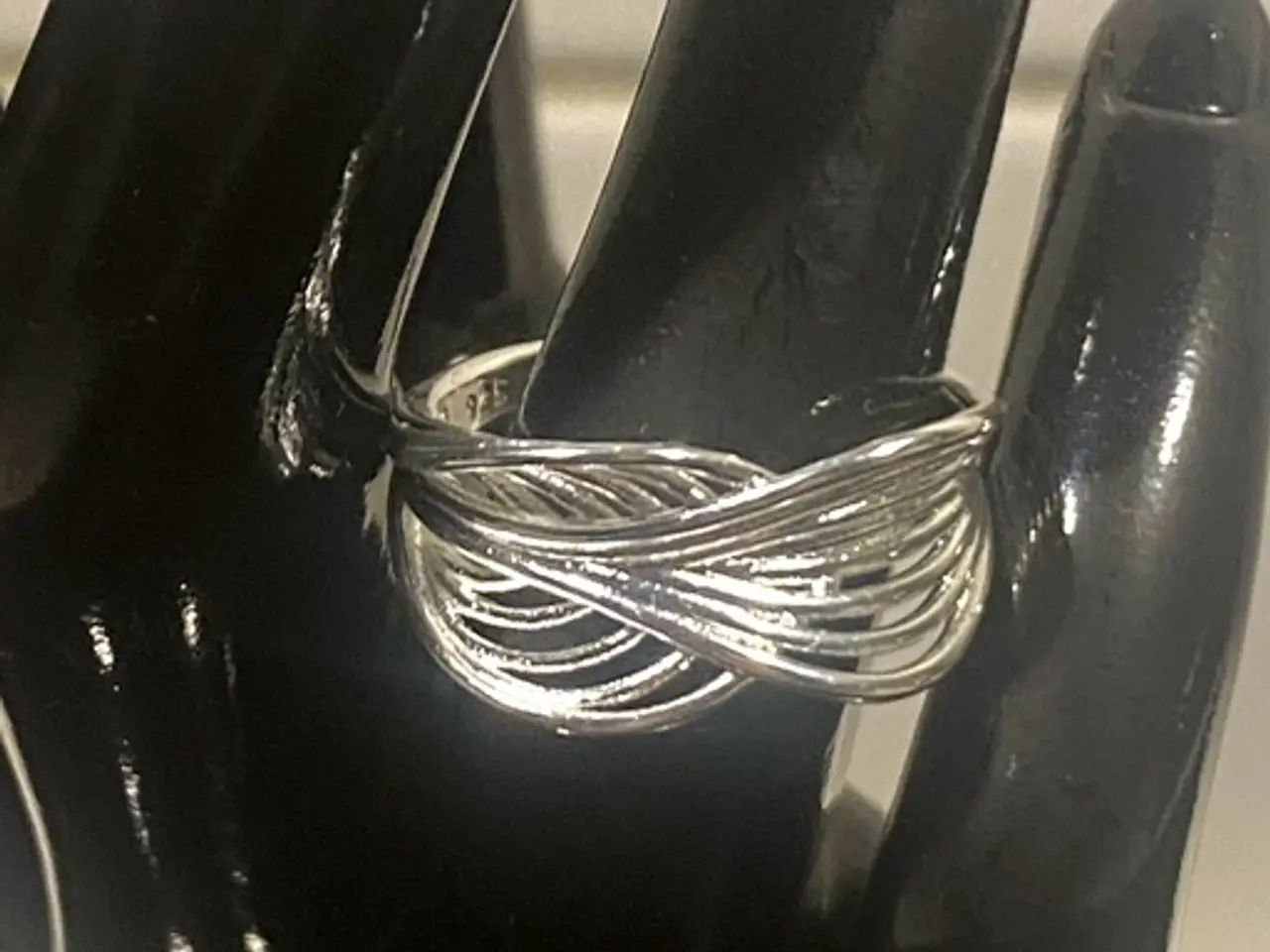 Billede 1 - * Sterlingsølv; Smuk tråd-fingerring