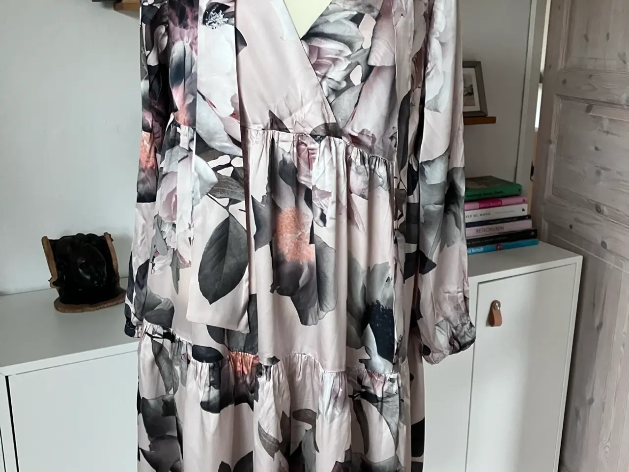 Billede 1 - Rosa blomstret kjole fra Gustav. Viscose.. NY