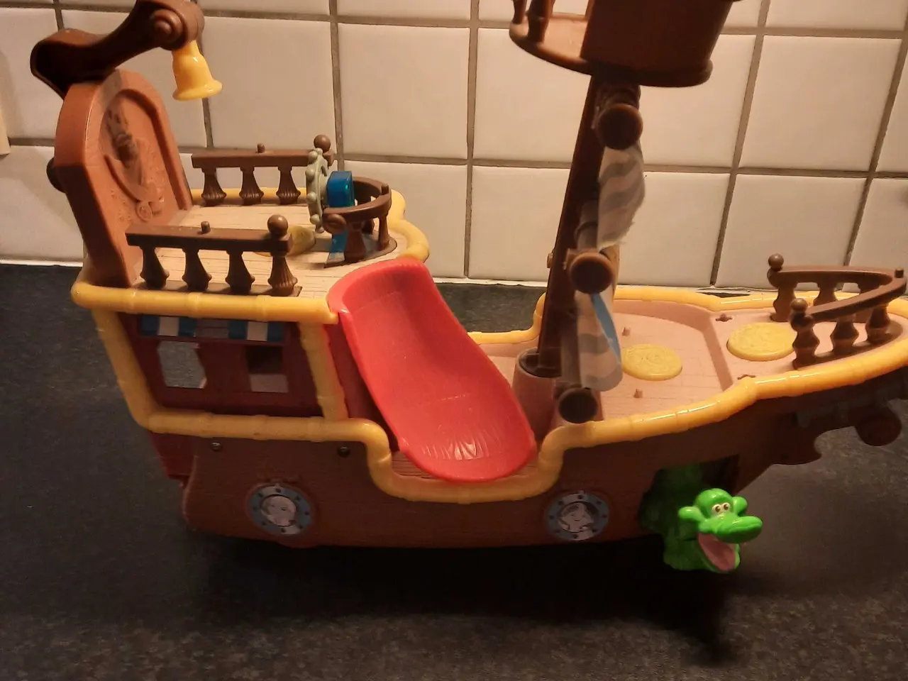 Billede 6 - Forskelligt legetøj til dreng og pige.