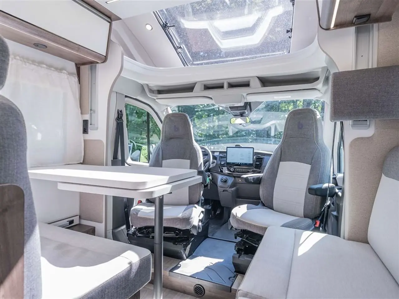Billede 11 - 2027 - Benimar Tessoro T463 UP Automat gear - Dieselfyr - 12V kompressor køl - 200W solcelle