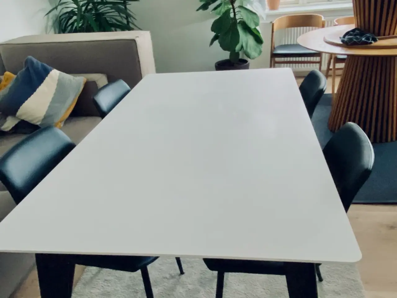 Billede 2 - Klassisk spisebord med stole