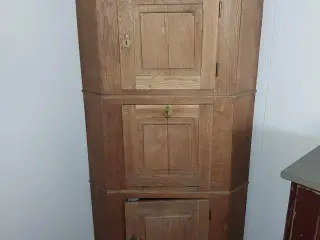 Egetræ Hjørneskab