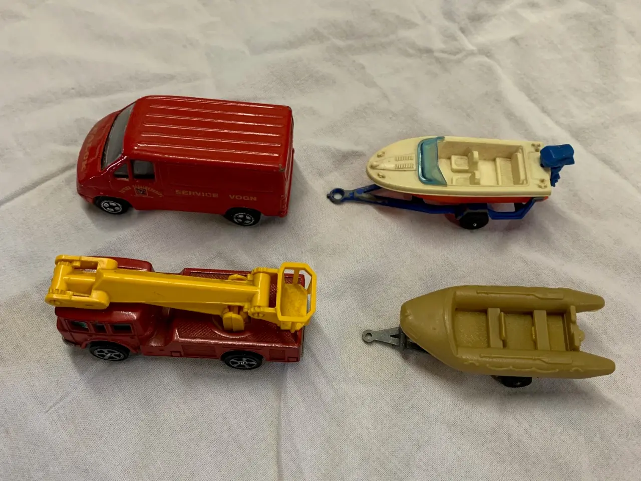 Billede 2 - Gorgi brandbil og bådtrailer