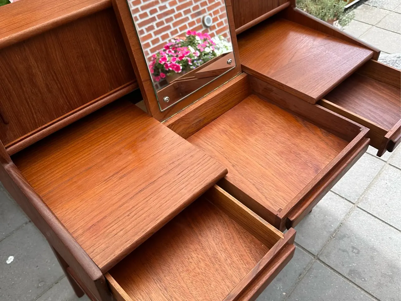 Billede 3 - Sminke bord- skrivebord eller computer teak