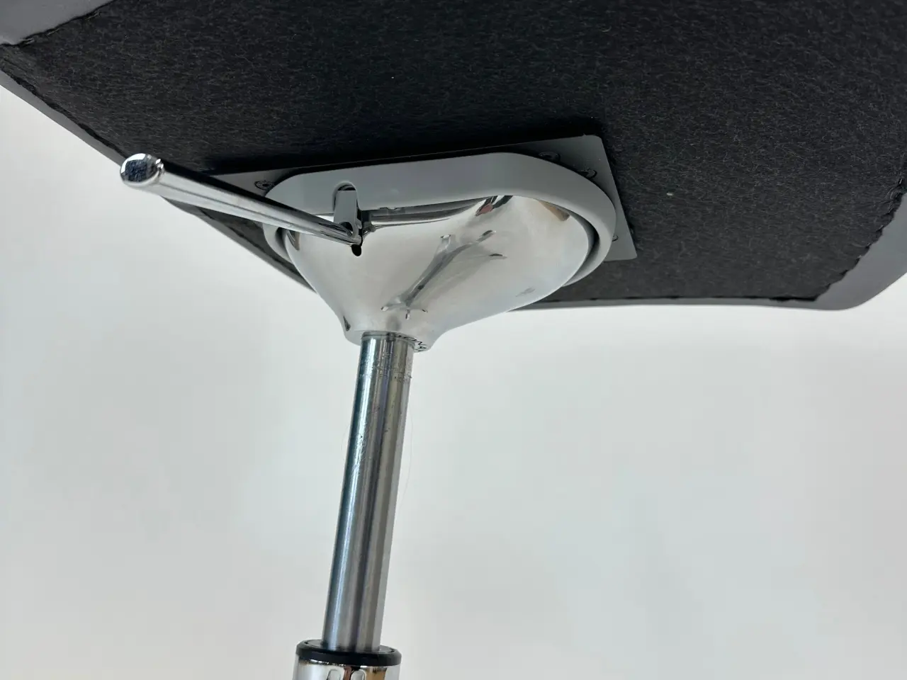 Billede 8 - Magnus Olesen Butterfly Swivel Stol – Grå med Krom Stel Læder