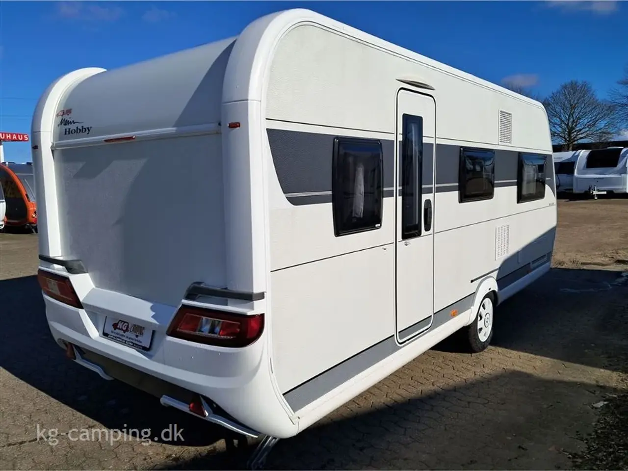 Billede 3 - 2022 - Hobby De Luxe 540 KMFe Flot vogn med 2 køjer og Isabella Commodore fortelt - Kan nedvejes til 1600 kg.