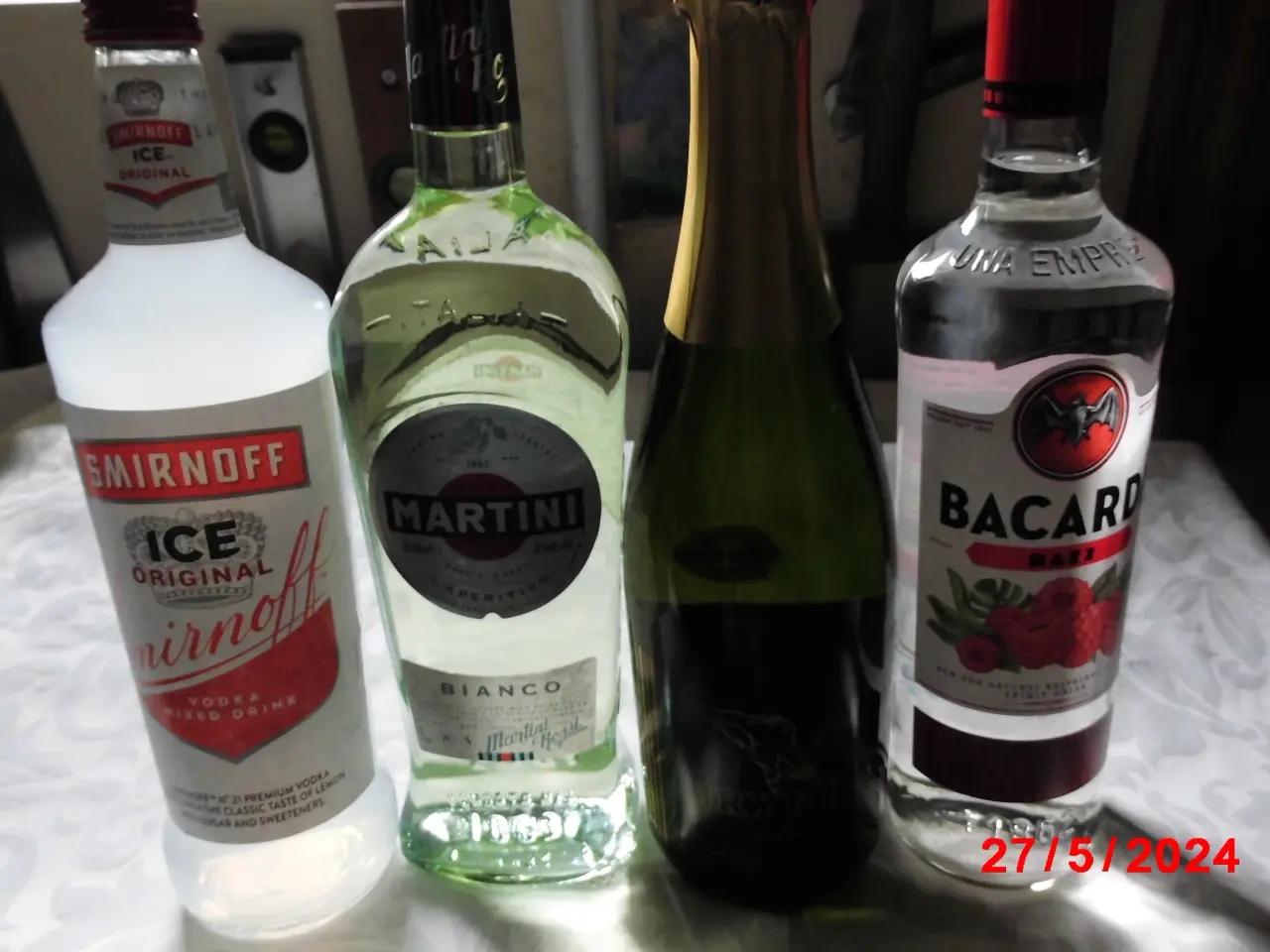 Billede 1 - 4 Flasker Smirnof, Bacardi, Martini ,Cava samlet