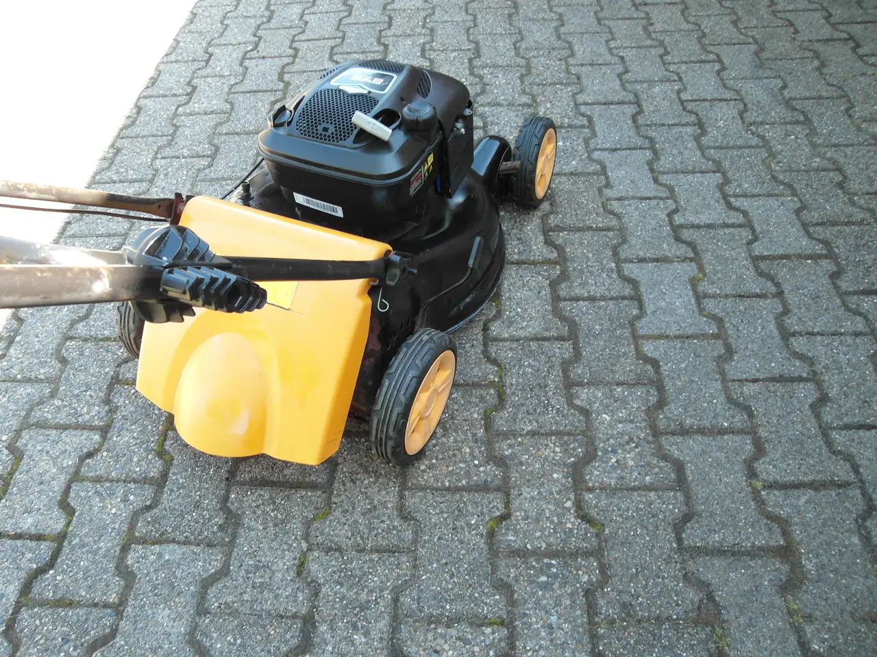 Billede 3 - Plæneklipper Partner med Briggs&Stratton motor.