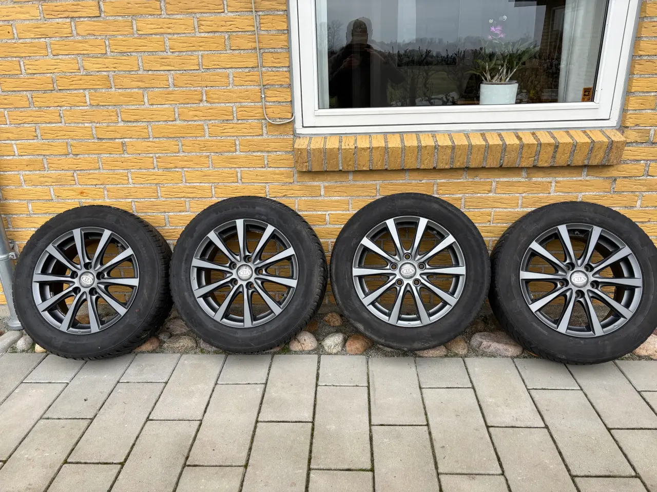Billede 2 - 16” alufælge med helårsdæk til Kia Niro og andre