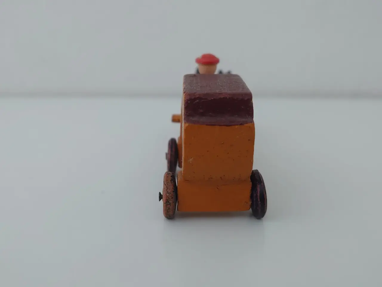Billede 4 - Erzgebirge: Miniature postvogn med kusk og heste.