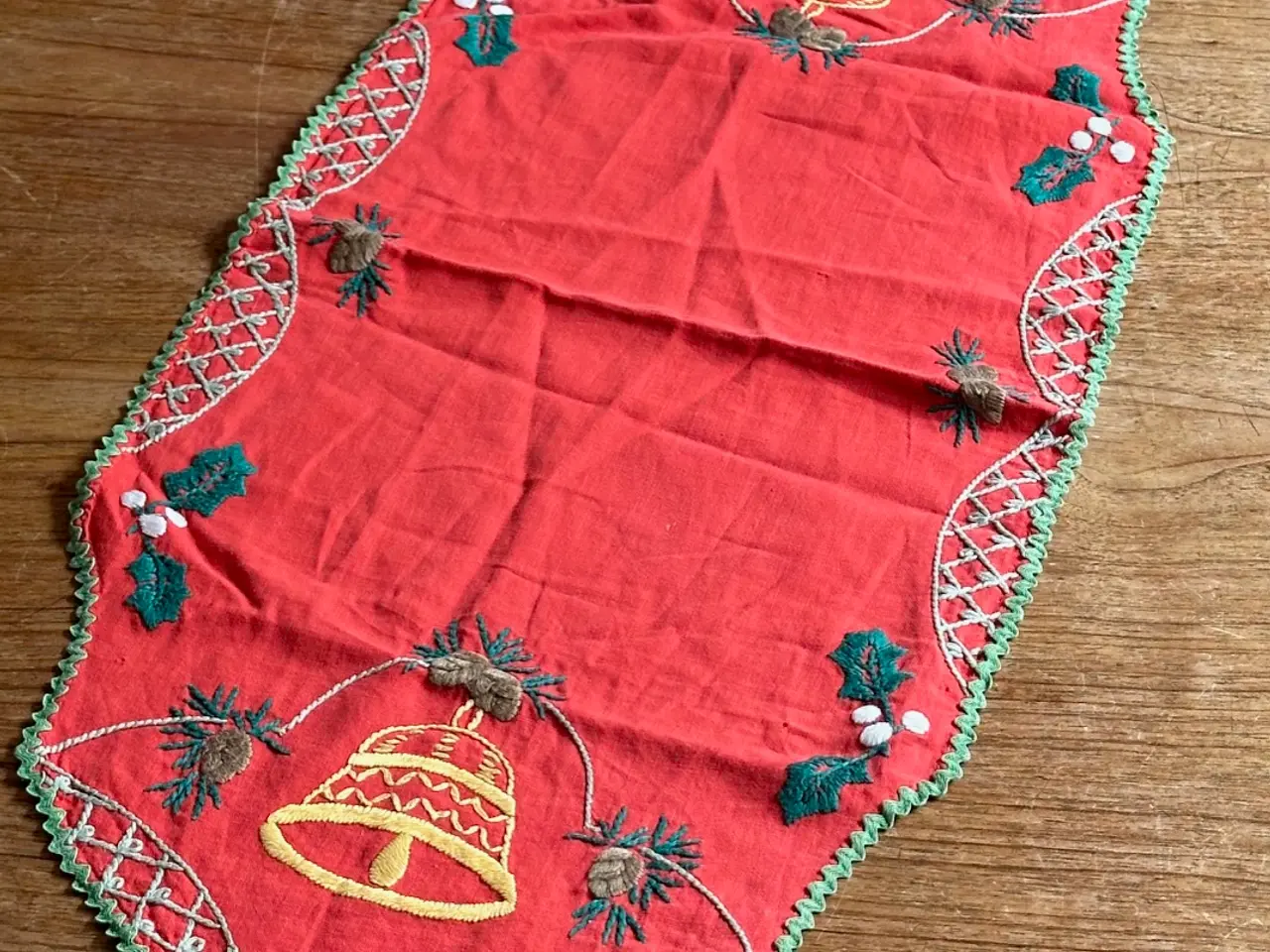 Billede 2 - Antik bordløber, håndbroderet, 73 x 31 cm