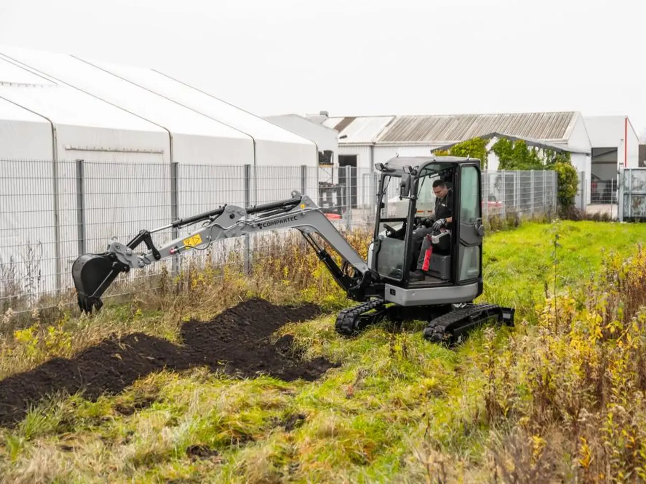 Billede 13 - Bobmaster Ultimate diesel minigraver - 2,7 tons med drejearm og joystick, inkl. skovlsæt