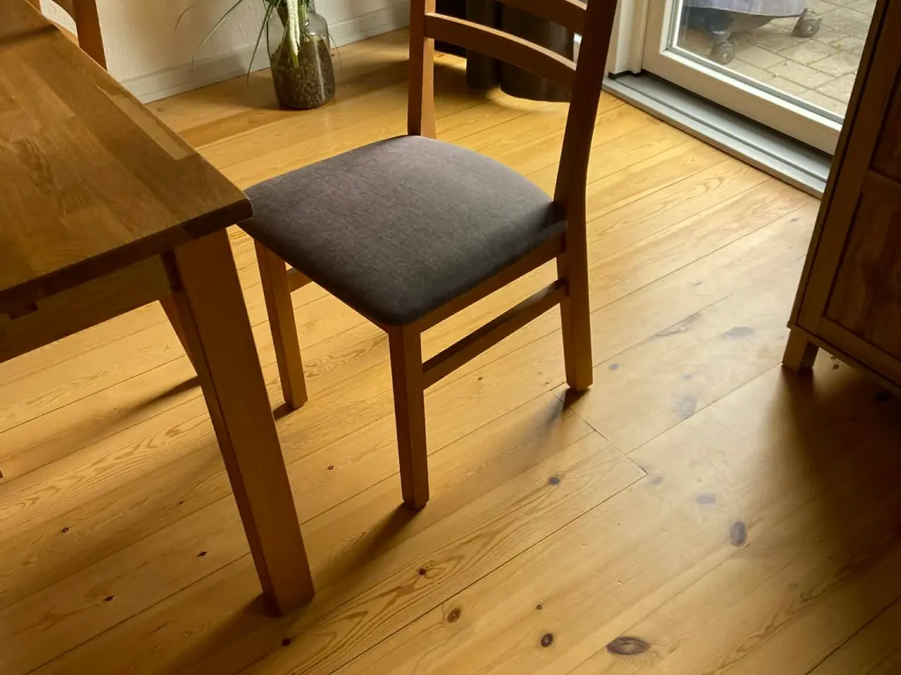 Billede 3 - Spisebor med stole