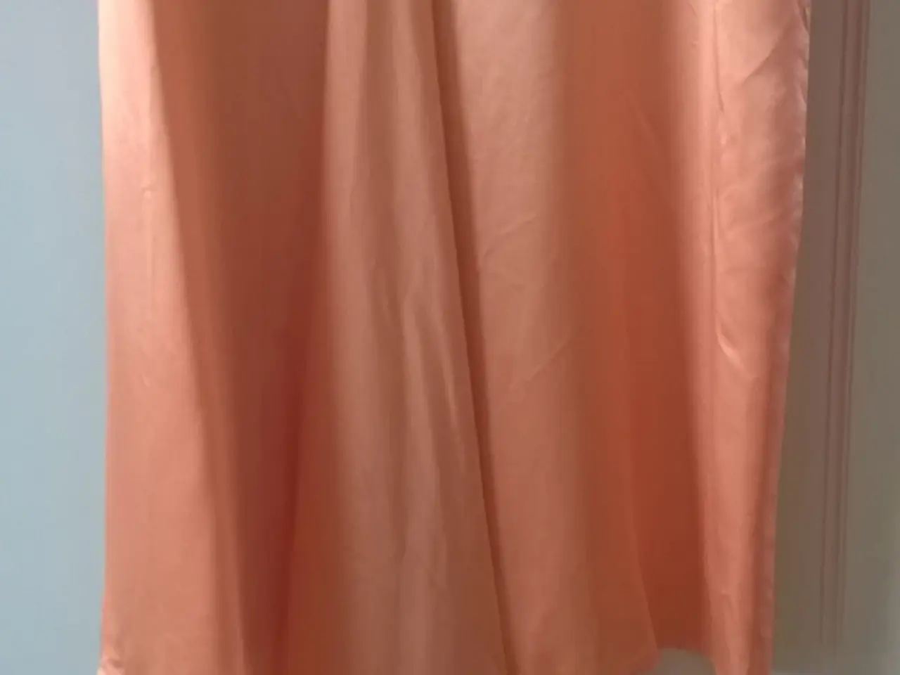 Billede 4 - Gallakjole, Moody, str. S, Laksefarvet, Satin,
