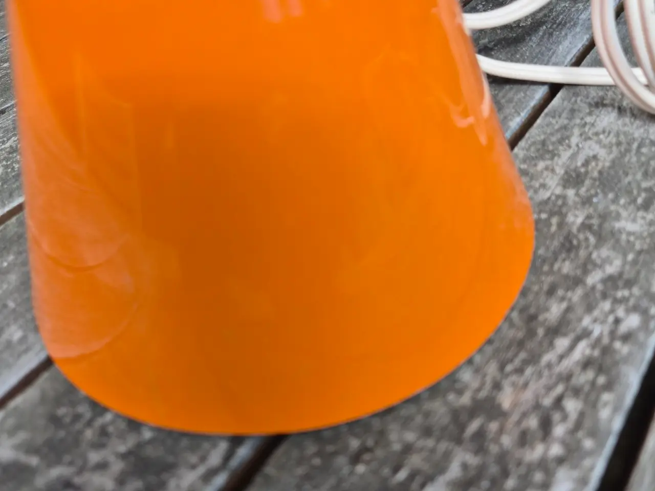 Billede 7 - Velholdt orange væglampe i dansk design