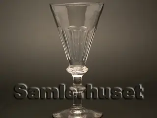 Anglais Hvidvinsglas. H:140 mm.