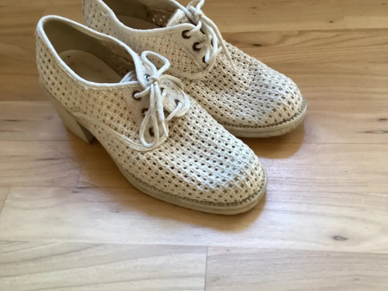 Billede 1 - Retro sko i lys beige