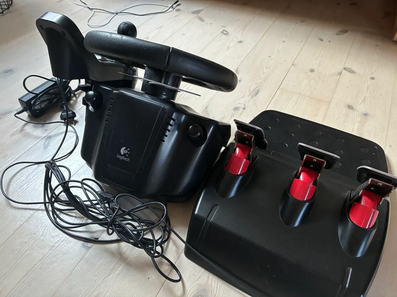 Billede 5 - Logitech G25 Rat, pedaler og gearstang.