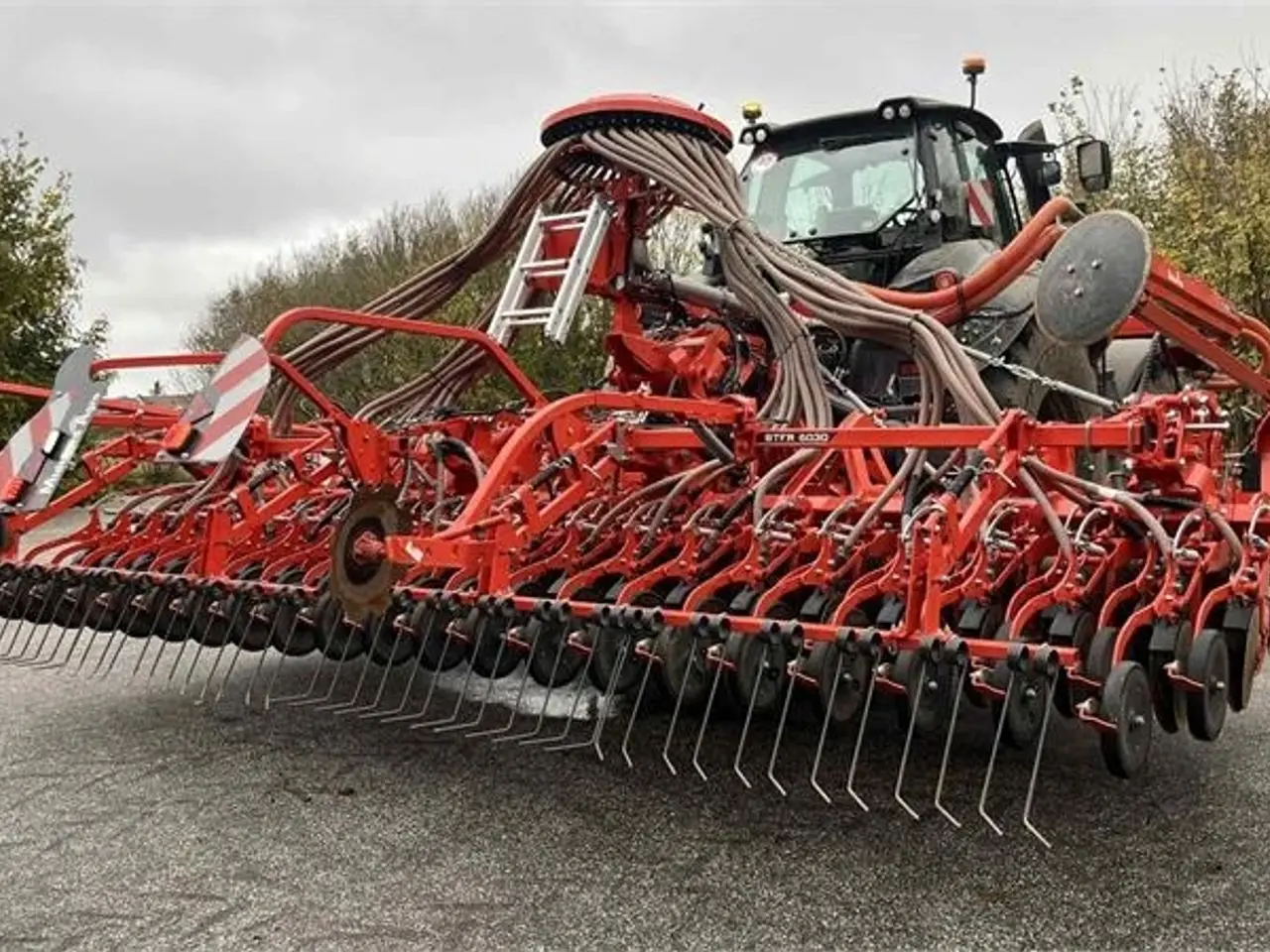 Billede 1 - Kuhn HR6040 med såmaskine Med dobbelt kammer fronttank