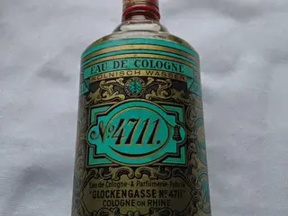 Samleobjekt: uåbnet 4711 flaske fra 1950'erne 