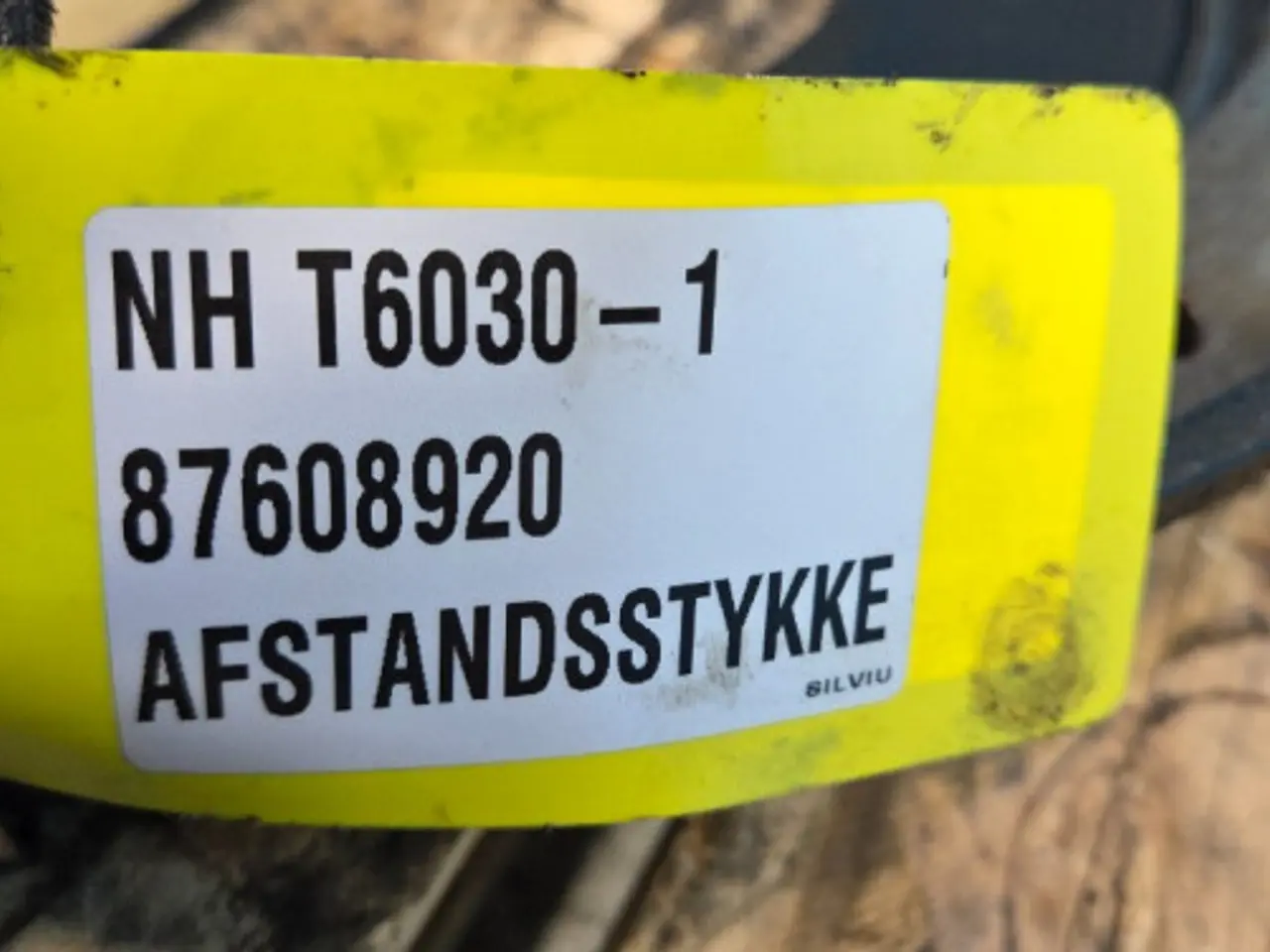 Billede 10 - New Holland T6030 Afstandstykke 87608920
