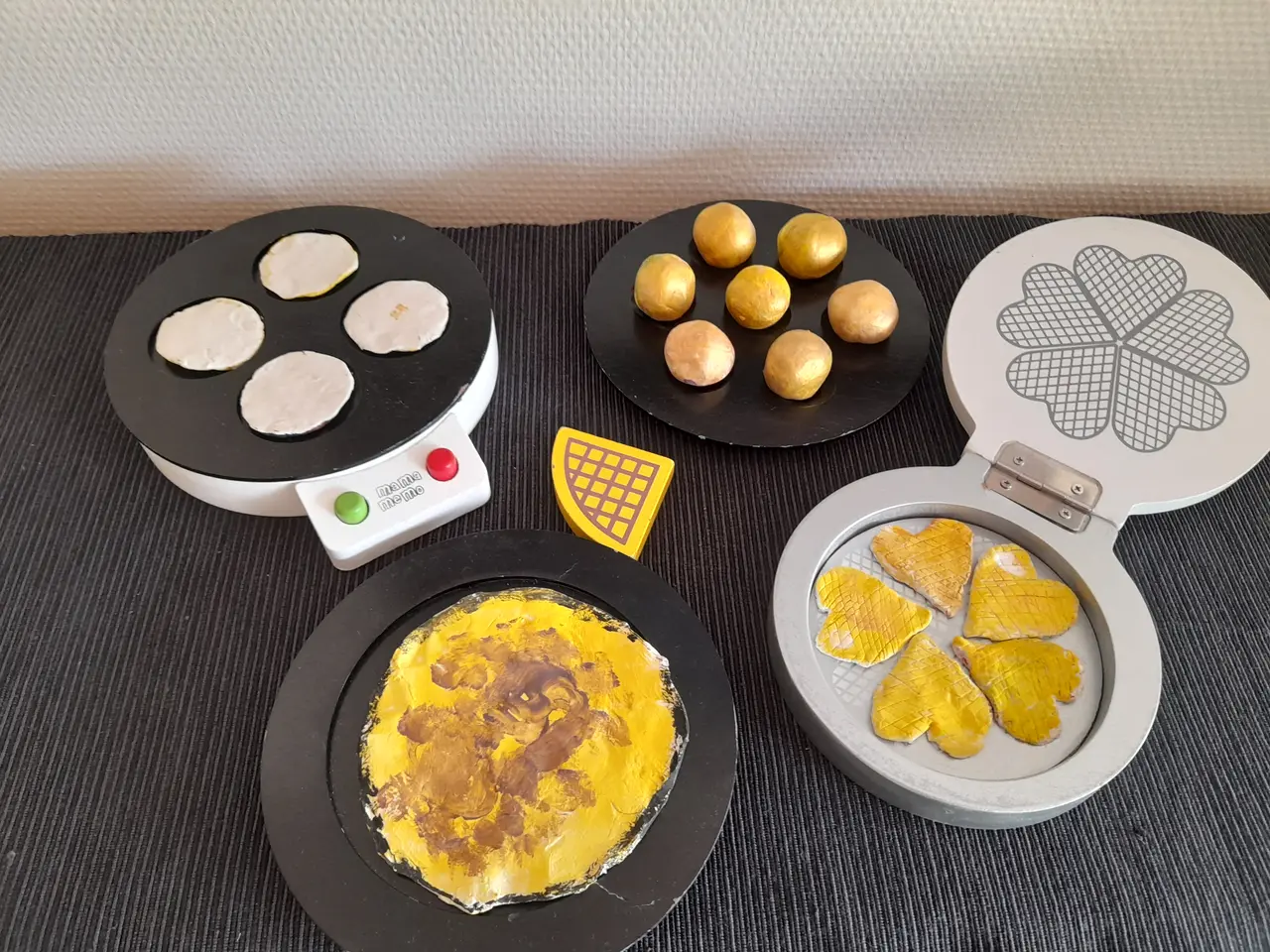 Billede 1 - Mamamemo vaffel- og pandekage/æbleskivejern m.m
