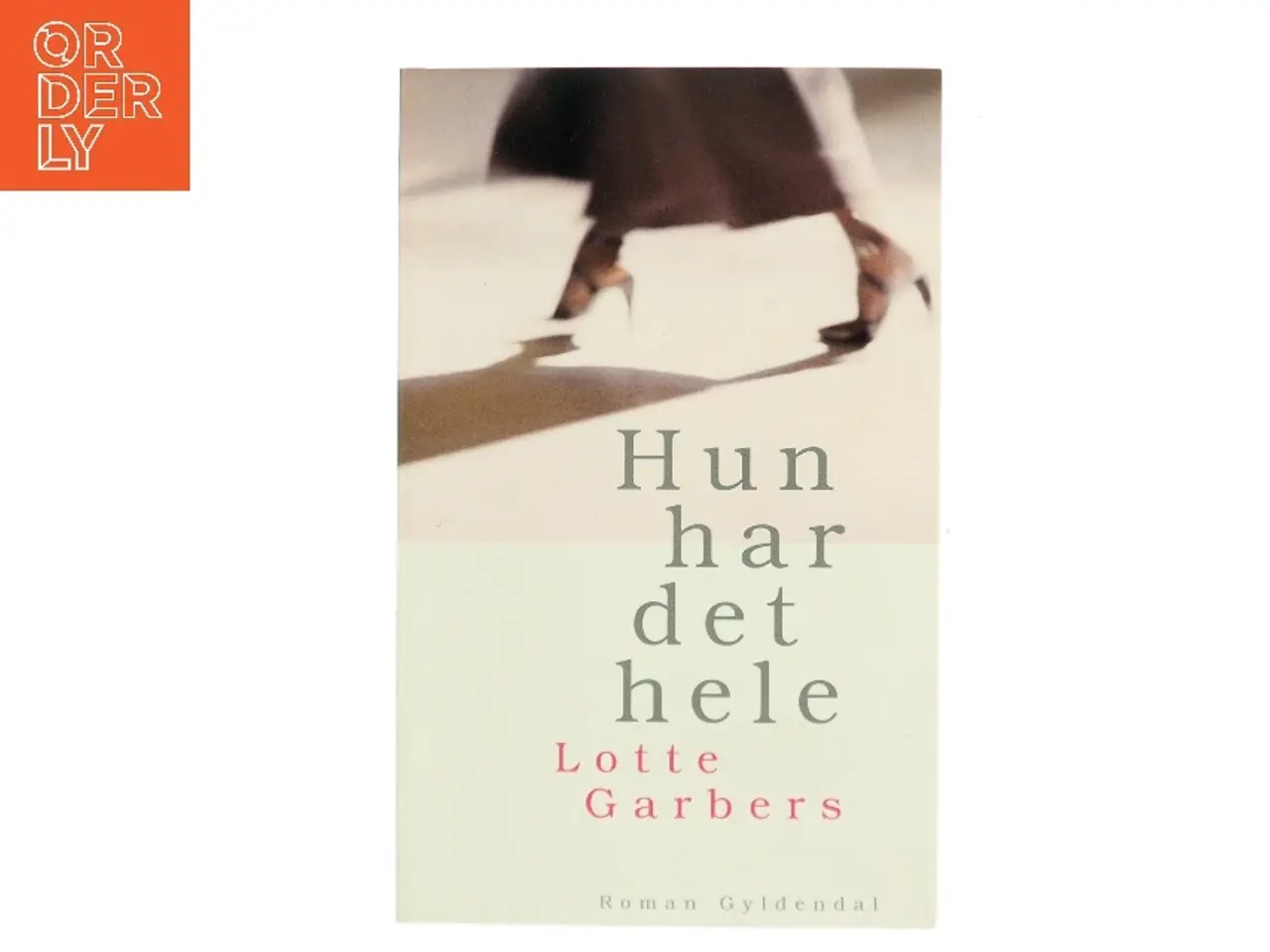 Billede 1 - Hun har det hele : roman af Lotte Garbers (Bog)