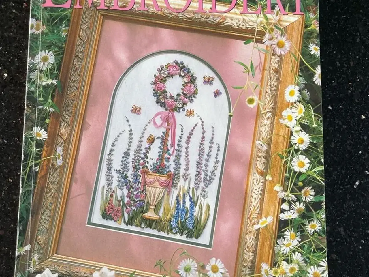 Billede 1 - Bog - Romance of Ribbon Embroidery