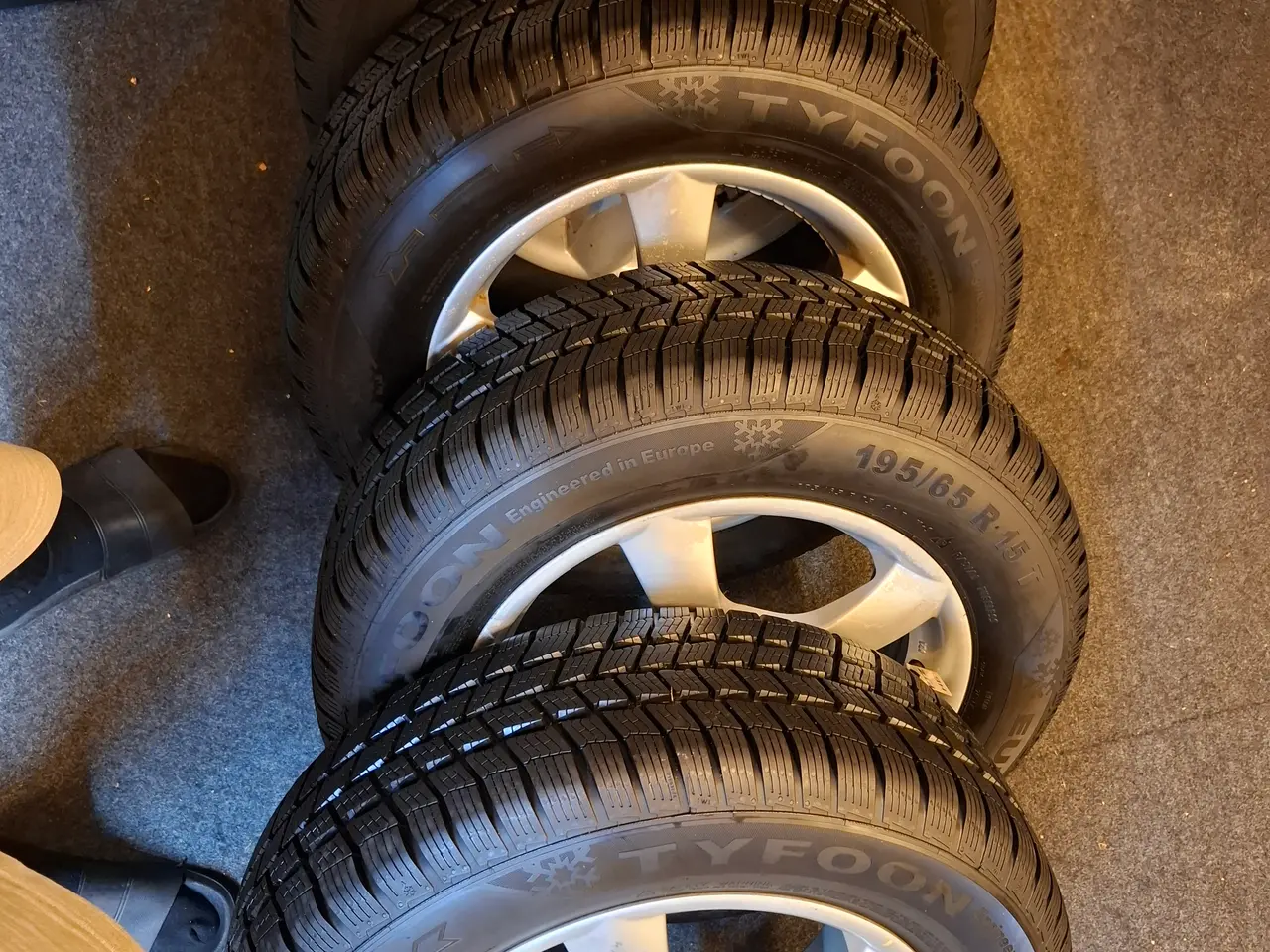 Billede 2 - 5x100 195/65r15 næsten nye dæk 