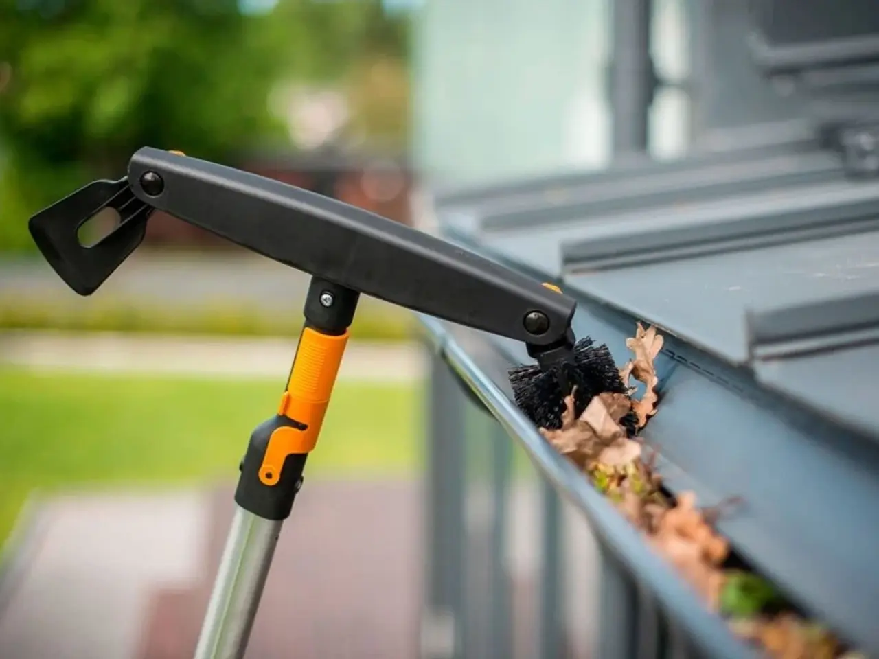 Billede 4 - Fiskars QuikFit Tagrende-renser med teleskopskaft