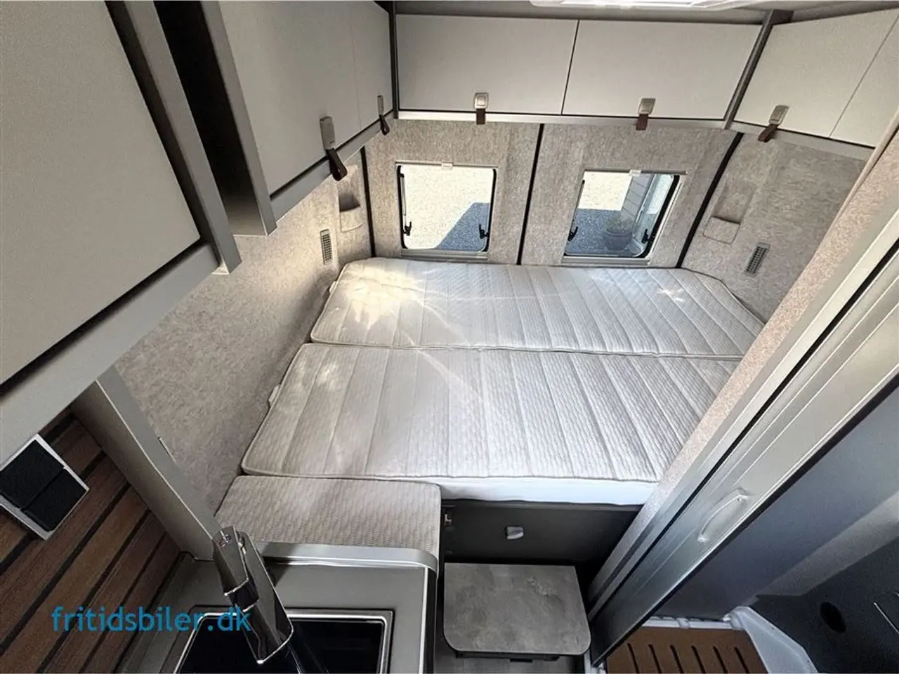 Billede 5 - 2024 - Hymer Ayers Rock 140 HK   Hymer Ayers rock top modellen af Hymers campervan på KUN 541 cm.