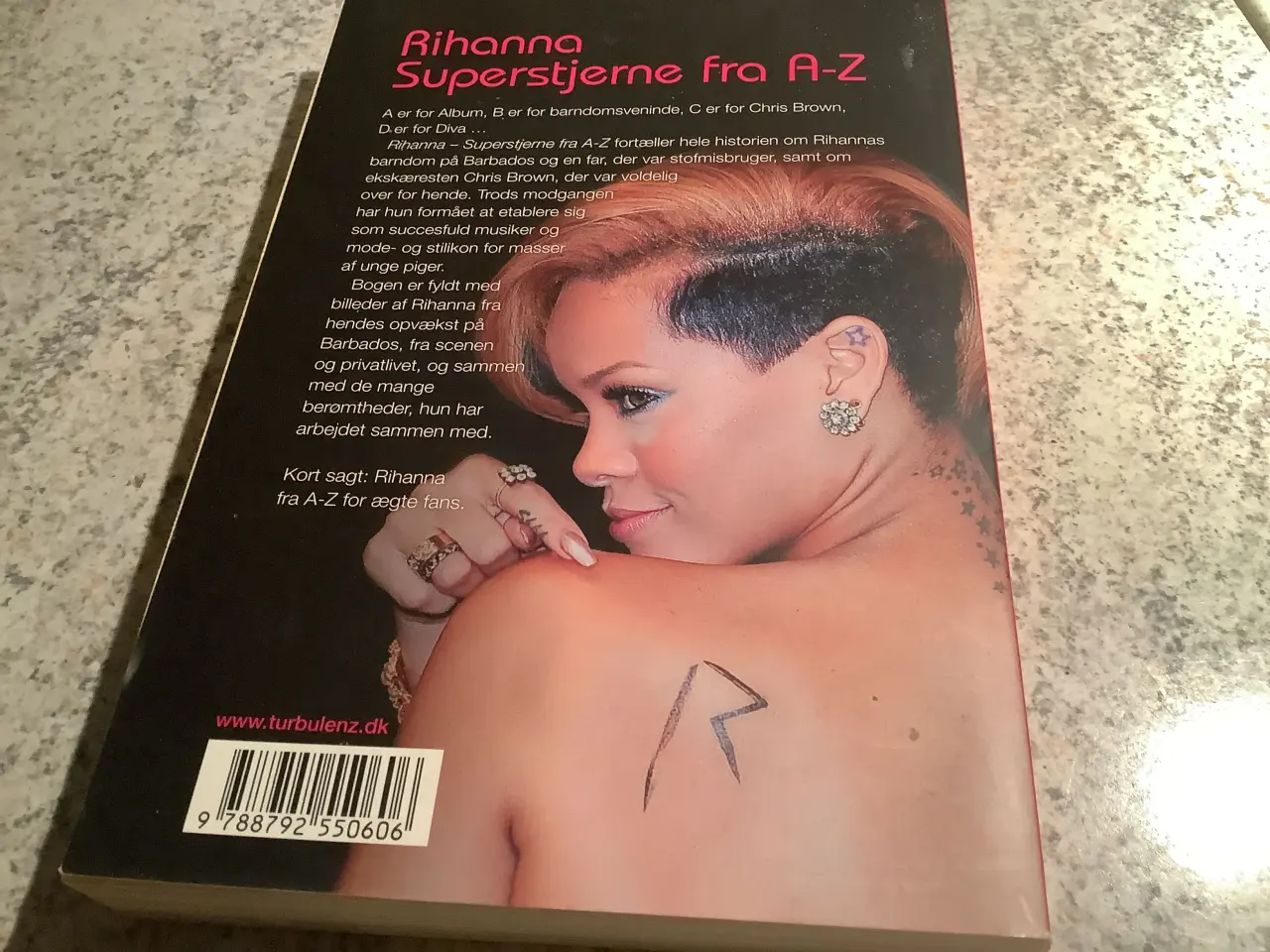 Billede 2 - Rihanna Superstjerne fra A-Z
