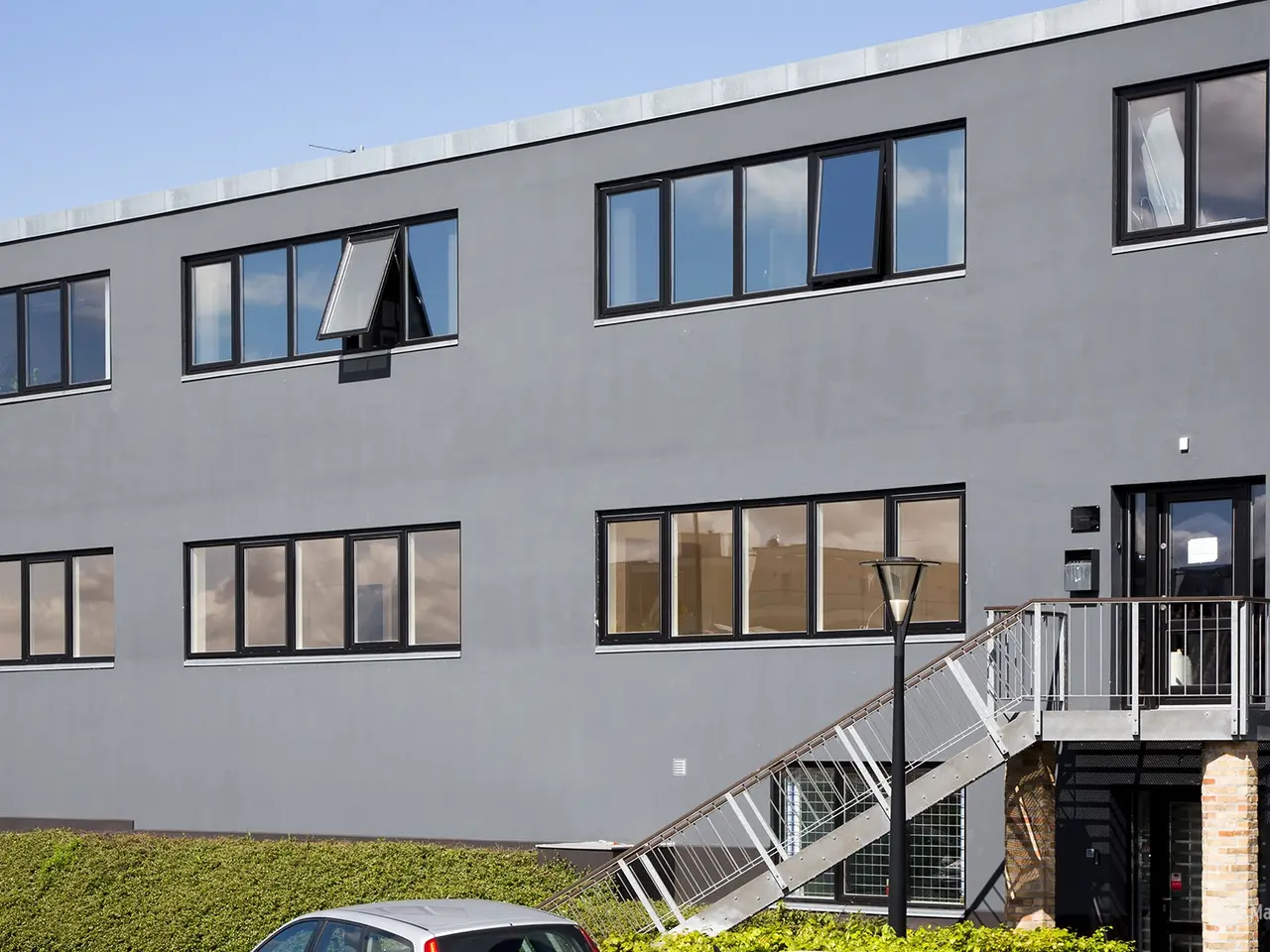 Billede 15 - Højloftet kontor med showroom