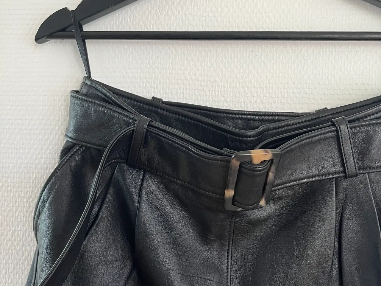 Billede 6 - Sort læder nederdel Massimo Dutti str M