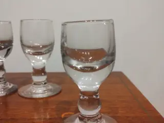 Flotte mundblæste snapseglas