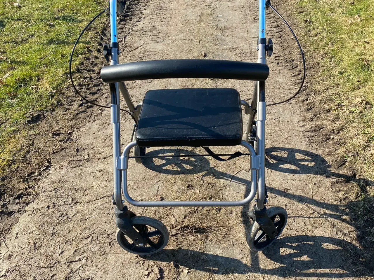 Billede 1 - FIN ROLLATOR MED SÆDE OG HÅNDBREMSE - 3