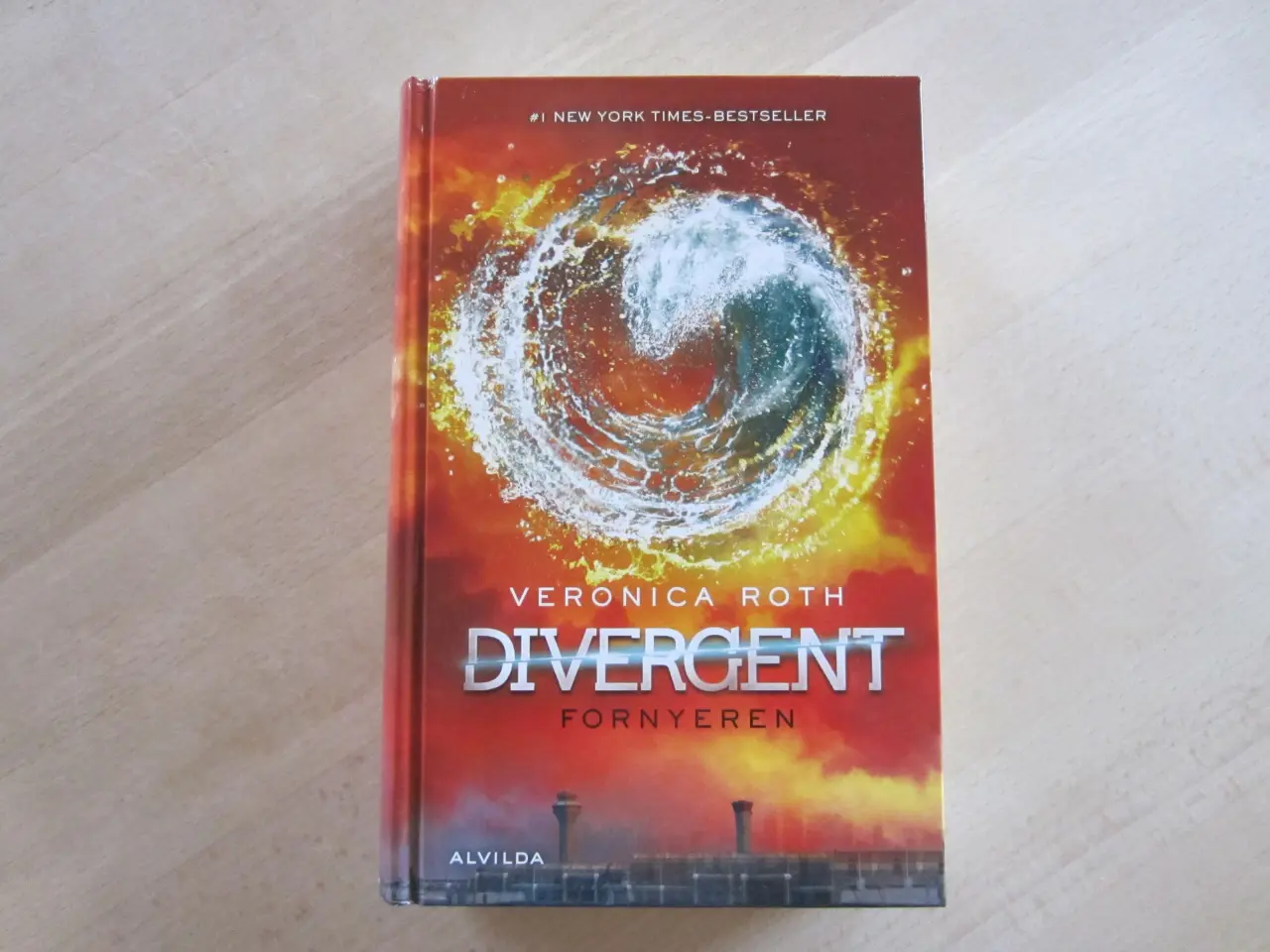 Billede 1 - Bog - Divergent - Fornyeren