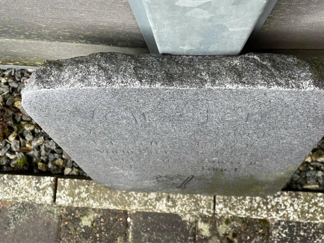 Billede 2 - Vejrsten i granit