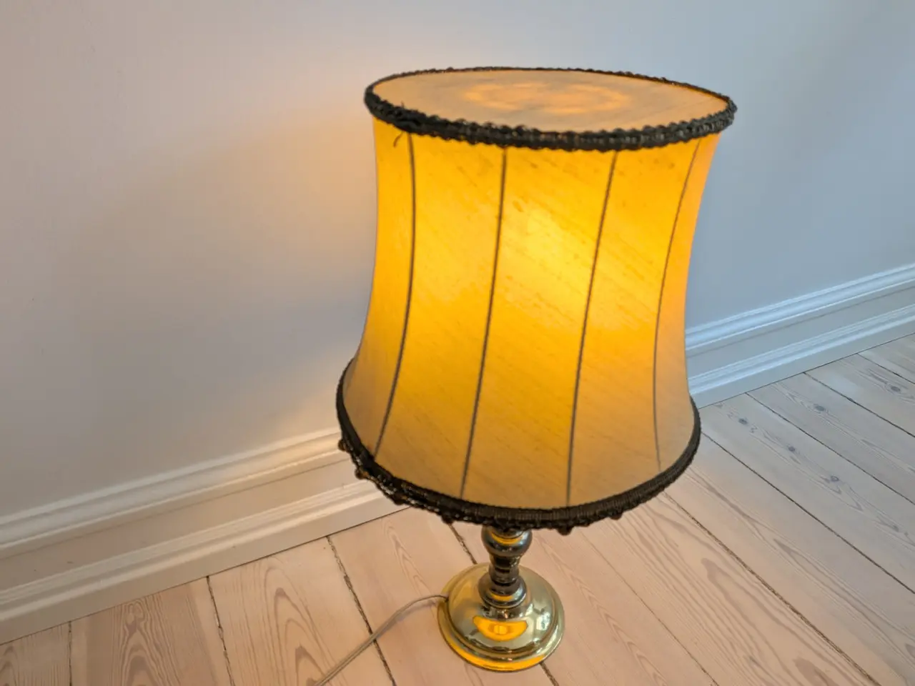 Billede 2 - Retro messing bordlampe med stofskærm