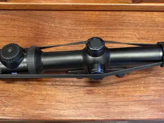 Zeiss V8 1,1-8 - Ny model