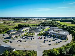 Kontorer tæt ved motorvejen og Nyt OUH